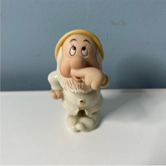 Disney Lenox Sneezy & Dopey Seven Dwarfs Salt & Pepper Shakers Host Pick Collect - Picture 4 of 15